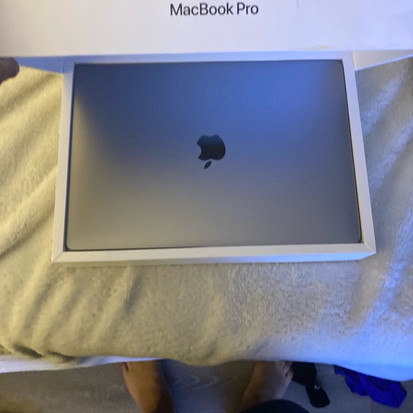 Apple MacBook Pro - Sleek Gray Finish - Picture 1 of 4